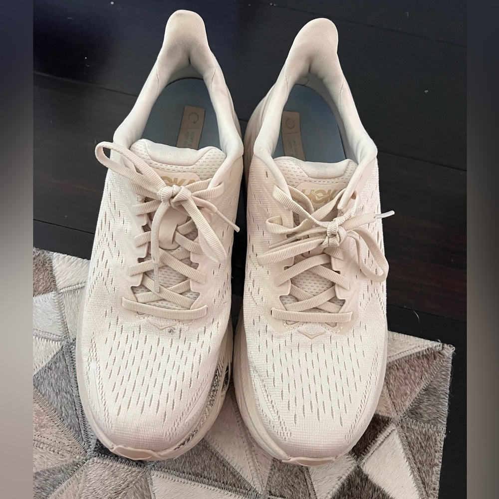 Hoka Clifton 8- women’s size 9.5